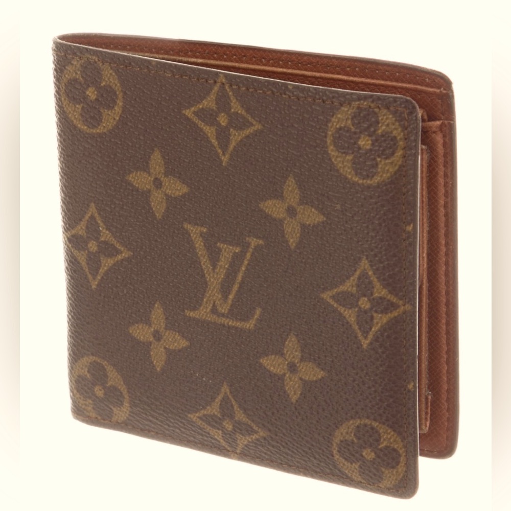 Louis Vuitton Vintage Marco Wallet in very good condition for a steal!